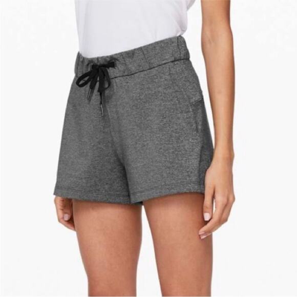 Lululemon On The Fly Short *2.5" Heathered Black Size 8  Athletic Casual - Picture 1 of 11